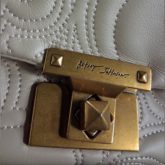 BETSEY JOHNSON Groovy Hearts Foldover Flap Quikt Chain Satchel Crossbody NWT - Picture 4 of 15